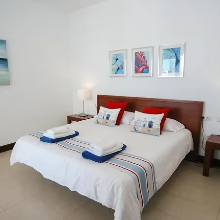 In Sleeps 6 Includes Swimming Pool Air Con And Wifi Villa *