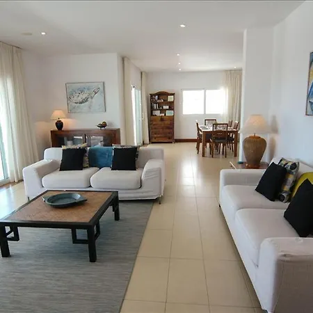 Villa In Sleeps 6 Includes Swimming Pool Air Con And Wifi *