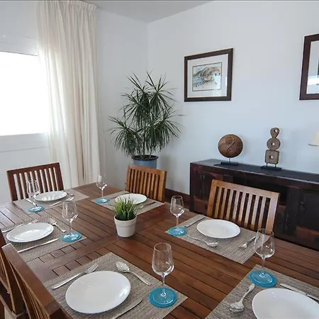 In Sleeps 6 Includes Swimming Pool Air Con And Wifi *
