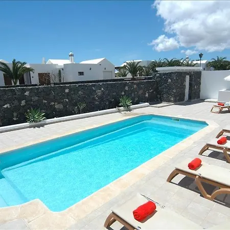 In Sleeps 6 Includes Swimming Pool Air Con And Wifi Villa *