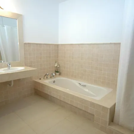 In Sleeps 6 Includes Swimming Pool Air Con And Wifi Villa